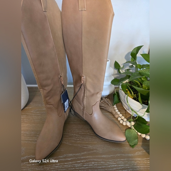 SOLD - Picture 1 of 10